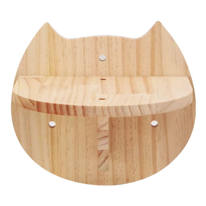 Parcours mural pour chat avec niches en bois, plateformes et pont suspendu