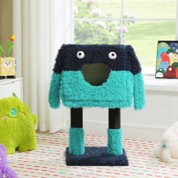 Arbre à chat avec niche en peluche et poteaux en sisal