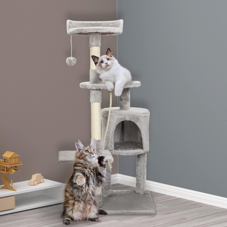 Arbre à chat 112 cm avec niche, plateformes et poteaux en sisal