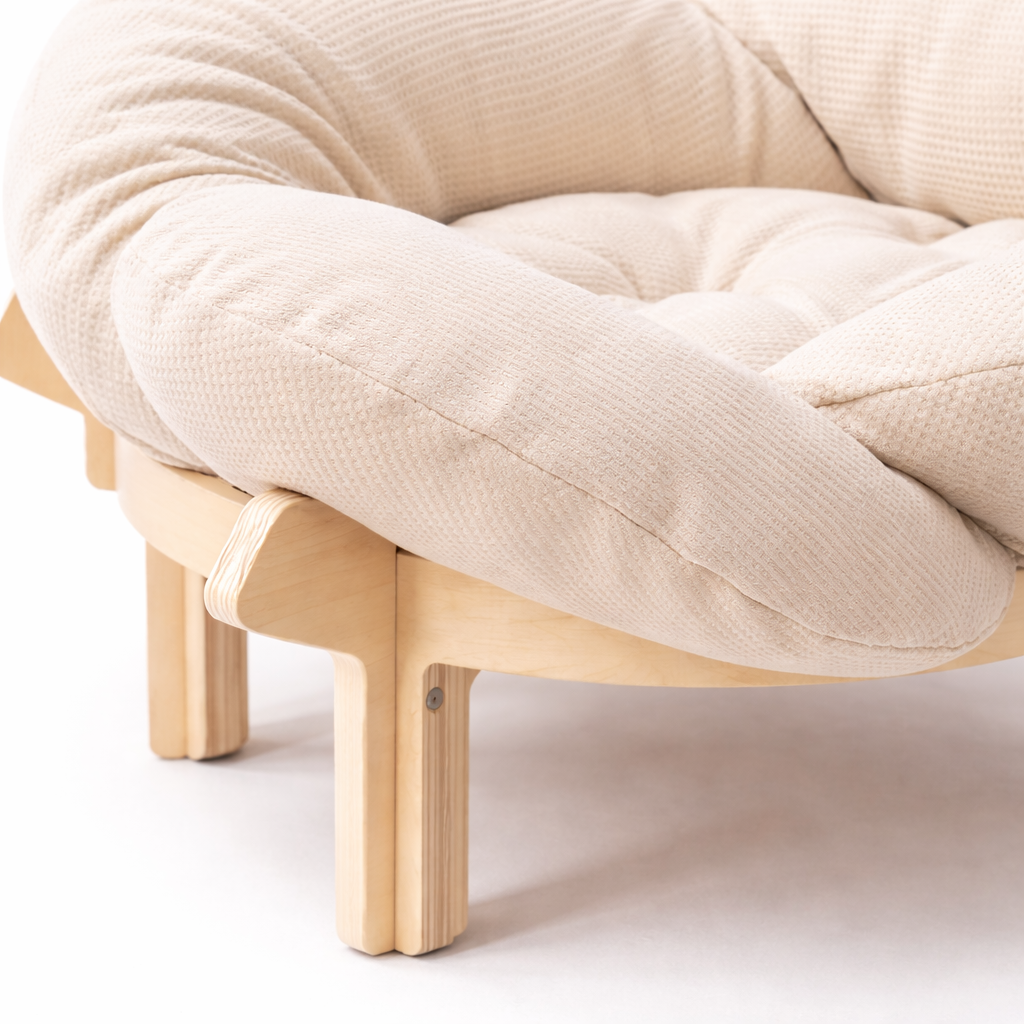 Lit surélevé pour chat avec structure en bois et coussin amovible
