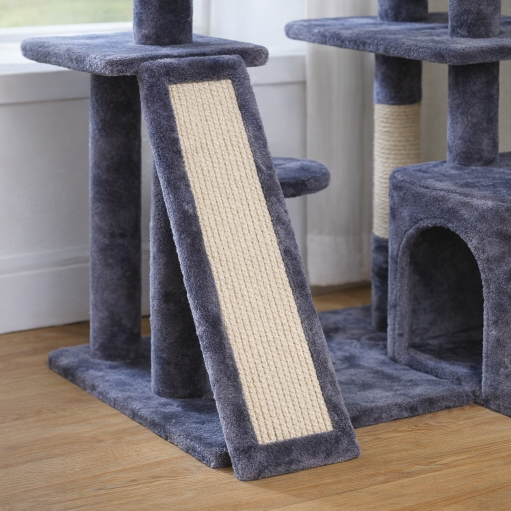 Arbre à chat 135 cm avec niche, plateformes, rampe et poteaux en sisal
