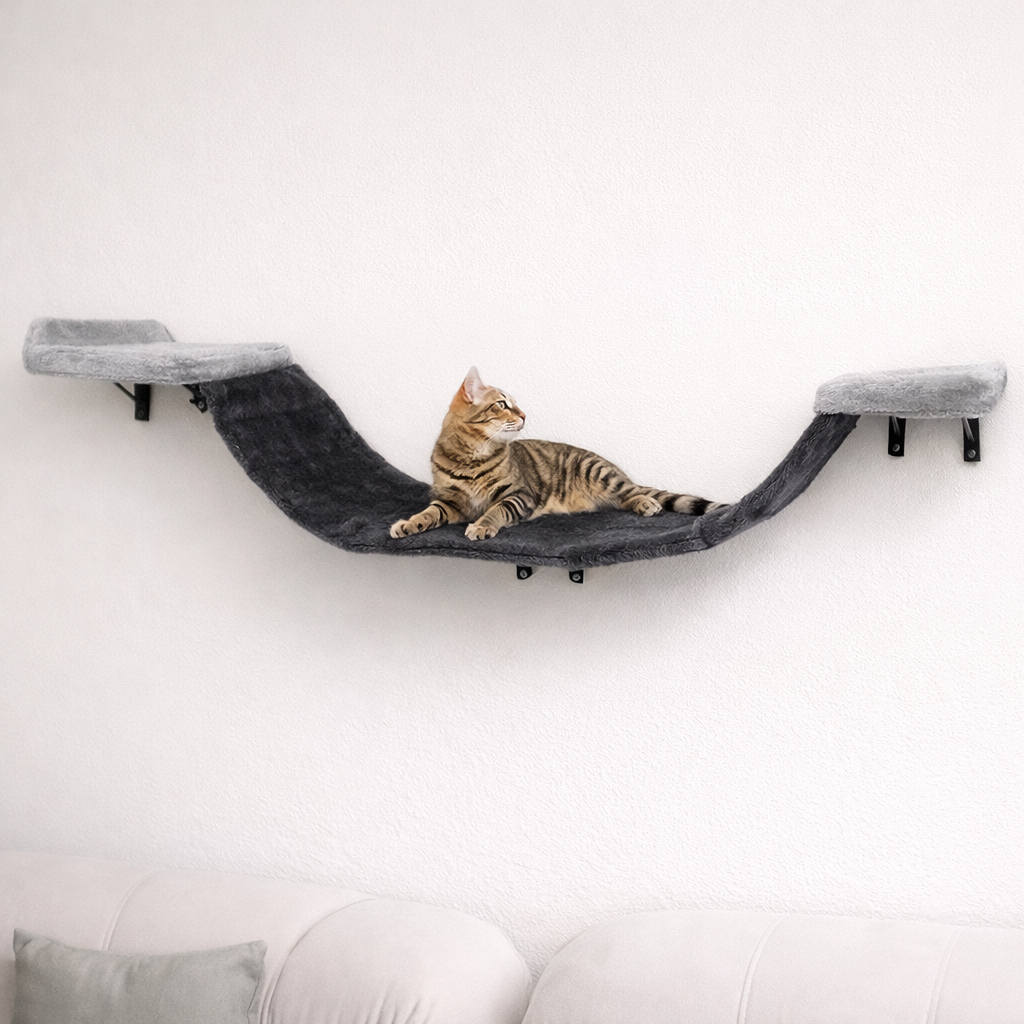 Parcours mural pour chat avec plateformes, niche et hamac