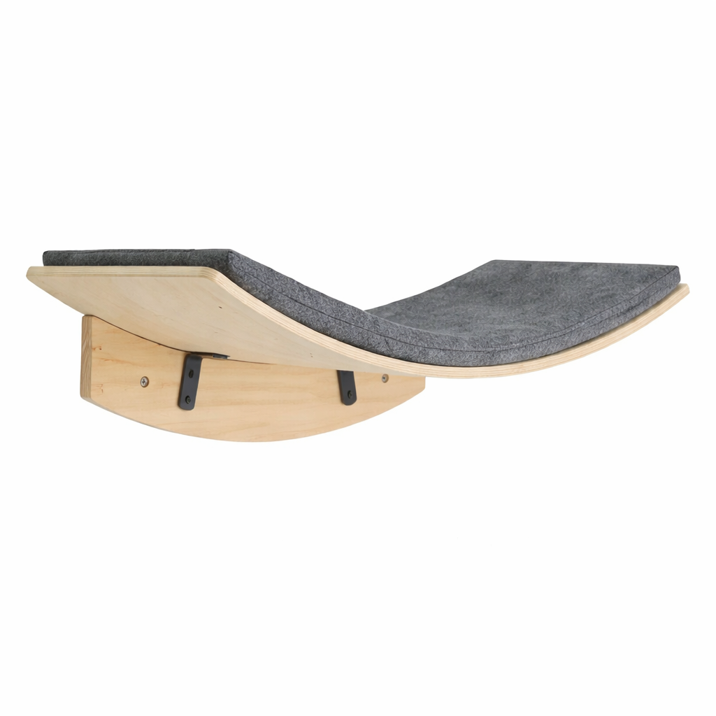 Modules muraux pour parcours de chat avec plateformes, hamacs et éléments en bois