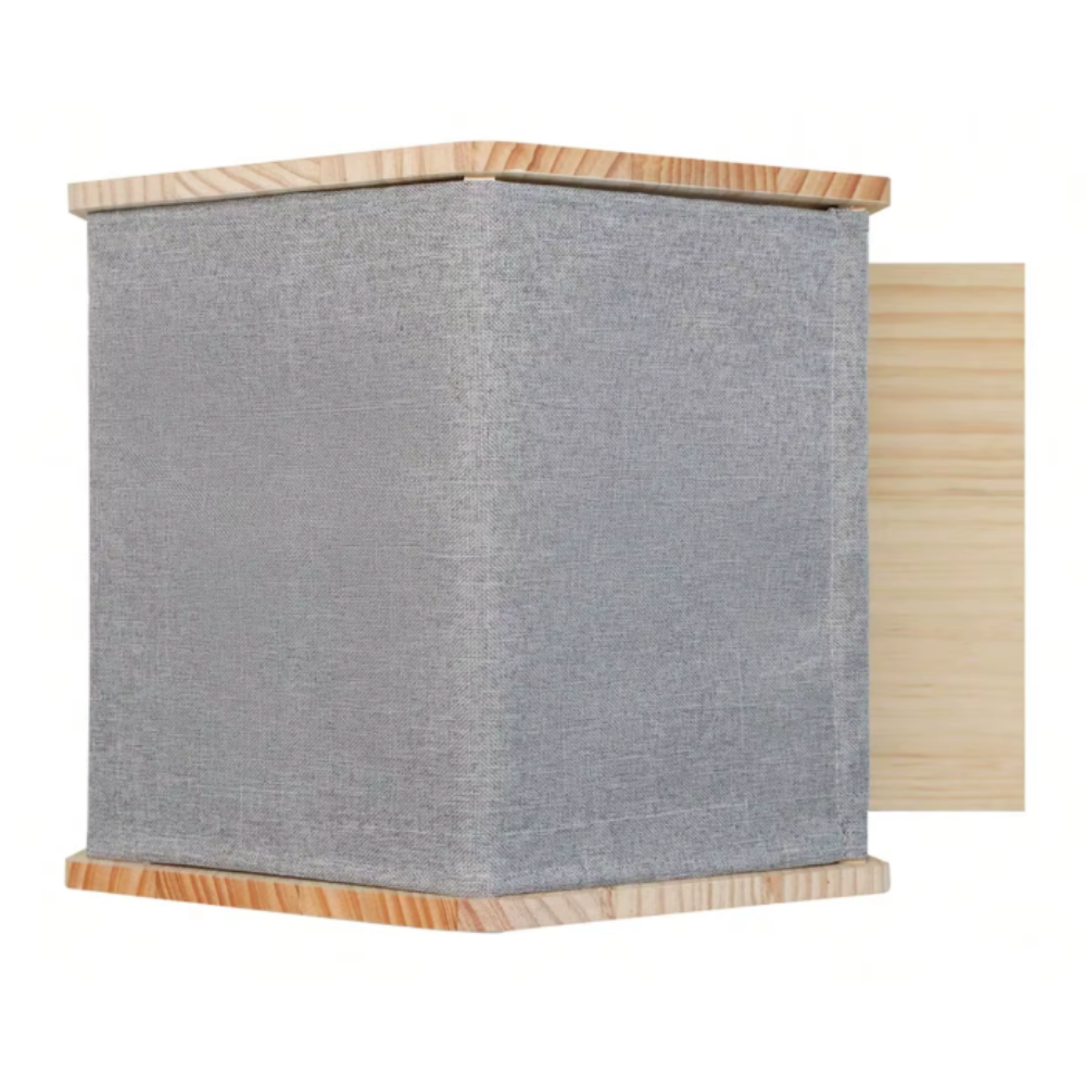 Parcours mural pour chat avec niches en bois, plateformes et pont suspendu